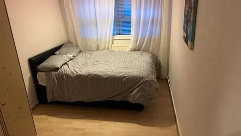 Room in Apartment - Normanton - Budget Double Room