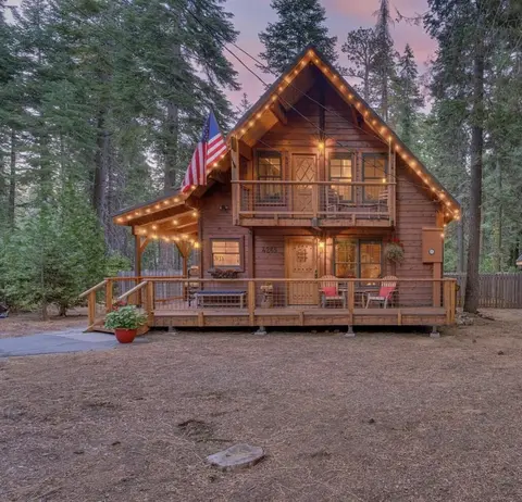 Cozy Pet Friendly Cabin in Lake Tahoe by Sierra Getaways