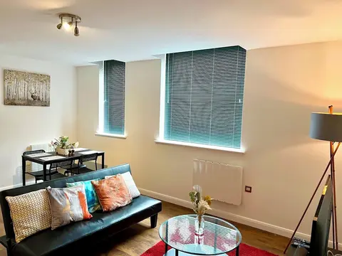 Captivating 2-bed Apartment in Bedford