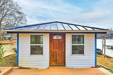 Lakefront Retreat With Private Docks & Gazebo!