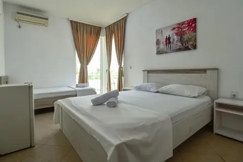 Chic Studio Flat w Garden in Ulcinj