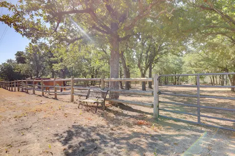 Horse-friendly Weatherford Oasis w/ Splash Pool