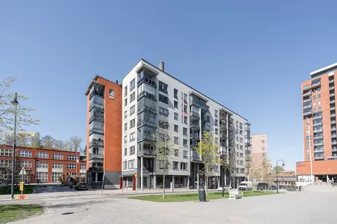 Top Floor 1BR Home with Parking, Sauna and Balcony
