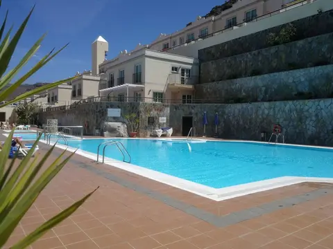 Comfortable Modern House With Jacuzzi, and Access to Swimming Pool