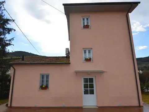 Casina di Andrea With Above Ground Pool, Capannori