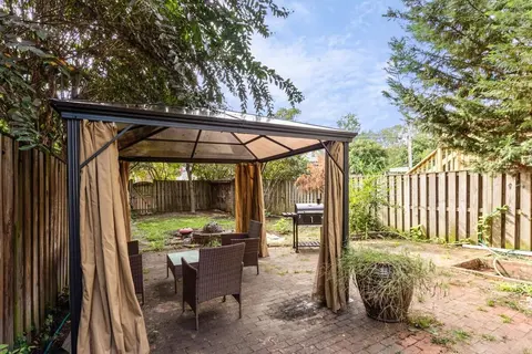 Beautiful 3BR 2BA Colonial House by Cozysuites