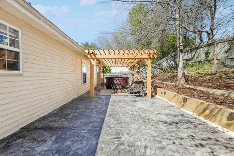Unwind In Style: Hot Tub/pet Friendly 2 Bedroom Home by RedAwning