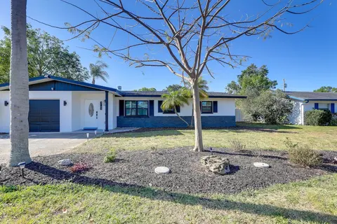 8 Mi to Beaches: Bradenton Home w/ Poolside Oasis!