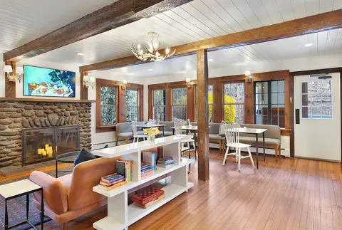 Phoenicia Lodge
