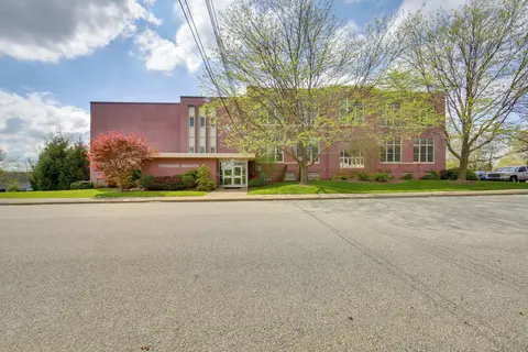 1 Mi to Allegheny River: Cozy Apt w/ Shared Patio!