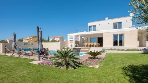 Luxury Villa Cinderella with Swimming Pool