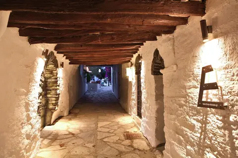 Tinos E Houses