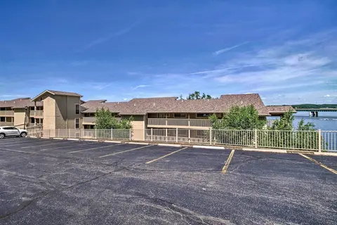 Osage Beach Lakefront Condo w/ Balcony!