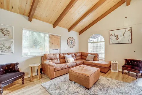 Near Fossil Creek & Trails: Scenic Pine Cabin!