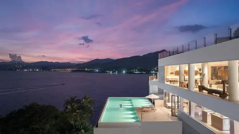Miyue Shenzhen Blue and White Holy Island Cliff Pool Hotel