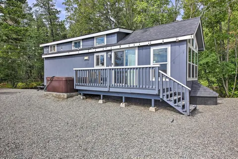 Eureka Tiny Home w/ Hot Tub & Community Beach!