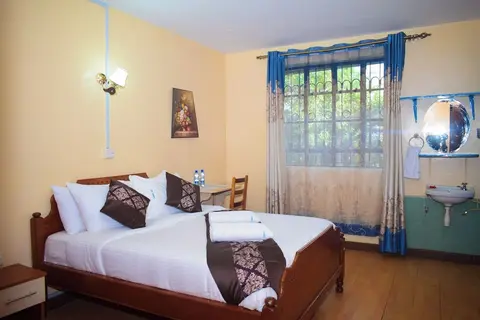 Leafy Park Villa