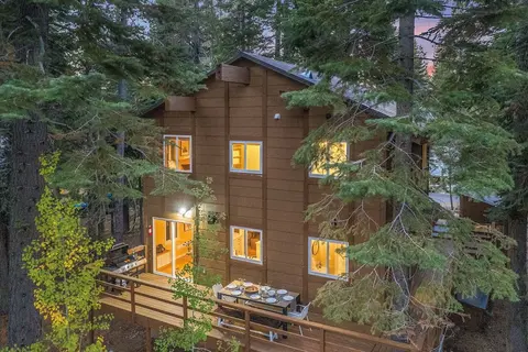 Homewood by Avantstay Amazing Family Cabin w Hot Tub Sauna