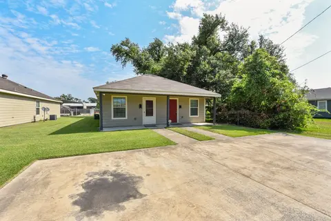 Lovely Lake Charles Duplex in Central Location!
