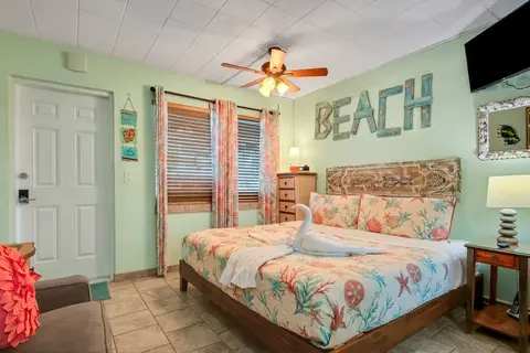 Tropic Terrace #37 - Beachfront Rental 1 Bedroom Condo by RedAwning