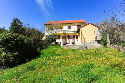 Nearby Beach, Modern Apartment Arena
