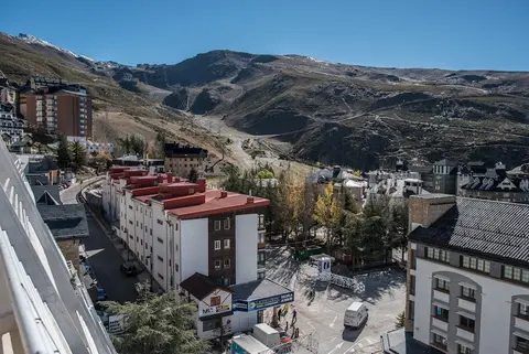Todosierranevada Zona Baja Junto a los Telecabinas