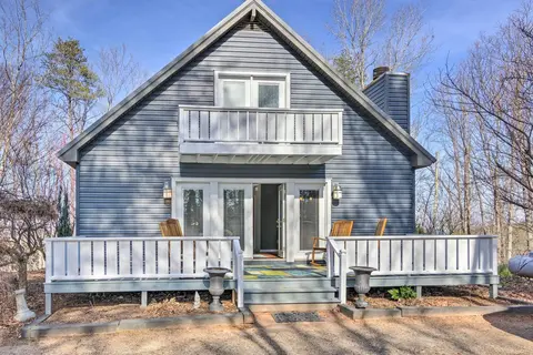 Blue Ridge Retreat w/ Mountain Views & Deck