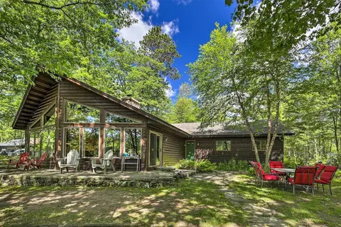 Northwoods Cabin w/ Lake Access & Boat Dock