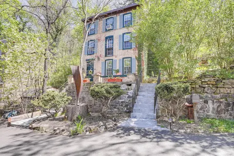 Lambertville Retreat - Walk to Shopping & Dining!