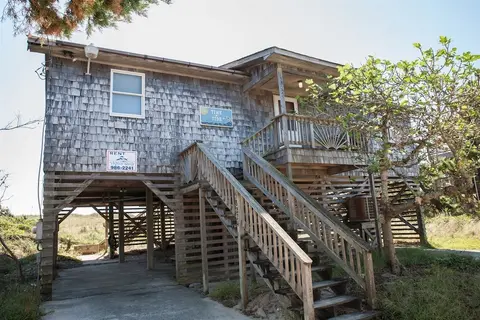 Time / Tide 4 Bedroom Cottage by RedAwning