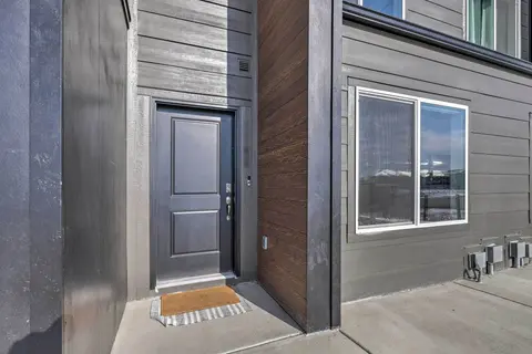 Modern Mountain Townhome - Ski Nearby