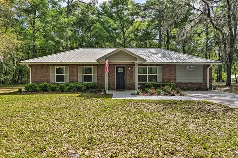 Serene Live Oak Home w/ Fire Pit by River + Sosmp!