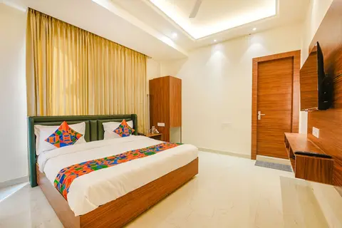 Fabhotel K9 Royal