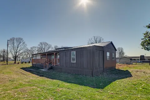Peaceful Kentucky Countryside Cabin w/ Porch