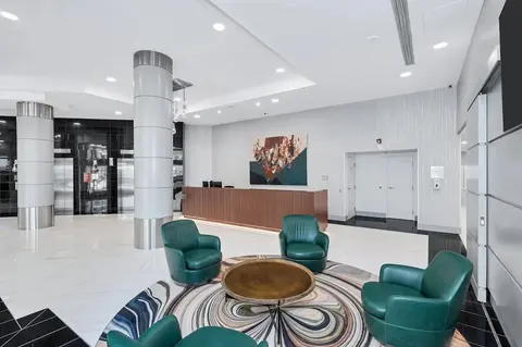 Luxury Apt with Rooftop Pentagon City