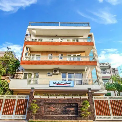 Parfait Street 3bhk Service Apartment Near Fortis
