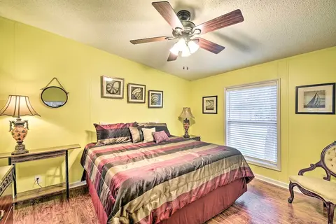 Charming Supply Home < 2 Mi to Holden Beach!