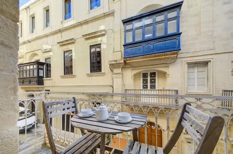 Tritoni harbour suites