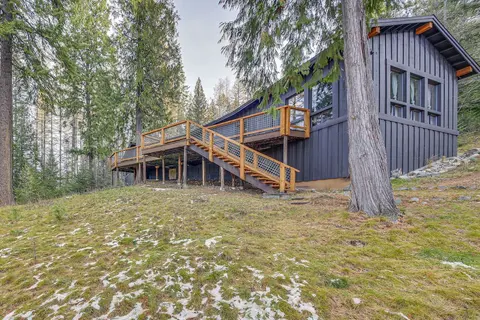 Bonners Ferry Cabin w/ Wraparound Deck & Views!