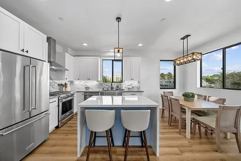 Rooftop Home With Ocean View Private Parking
