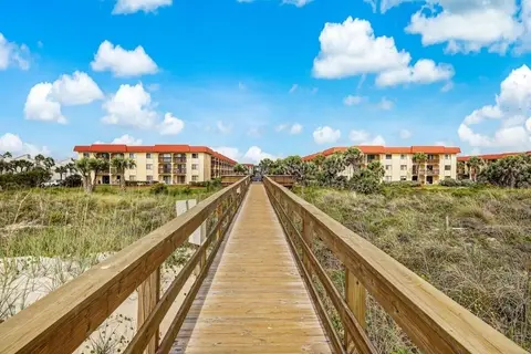 Just Beachy~ocean View~2nd Fl 2 Bedroom Condo by RedAwning