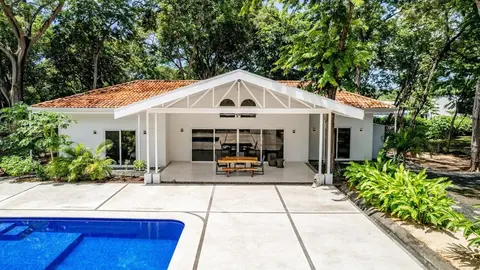 Modern Home and Guesthouse in a Peaceful Gated Community with a Private Swimming Poo