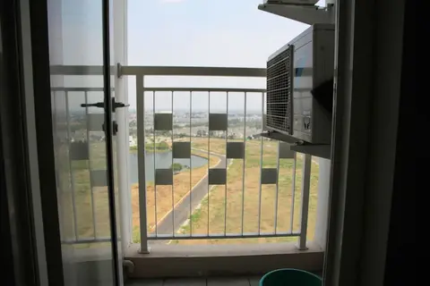 Deluxe and Comfortable The Springlake Summarecon Apartment