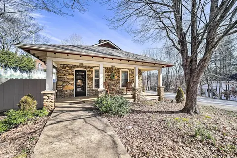 Quaint Home w/ Porch in Downtown Waynesville!