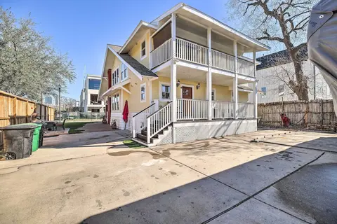 Spacious Houston Home w/ Deck ~ 2 Mi to Downtown!