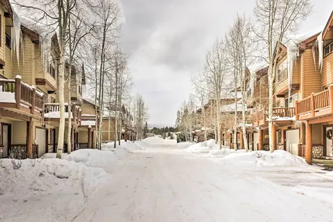 Winter Park Townhome w/ Hot Tub, Ski Shuttle!