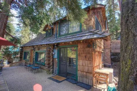 Zephyr Cabin 3 Bedroom Home by RedAwning