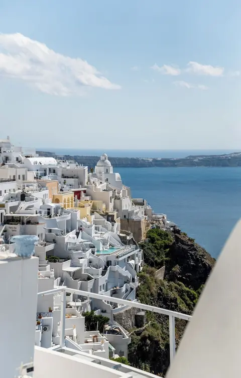 Cliff Aura Suites