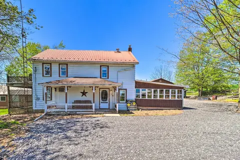 Mifflinburg Farmhouse w/ Deck: Family Friendly!