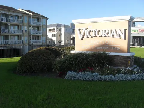 The Victorian Condo by AB Sea